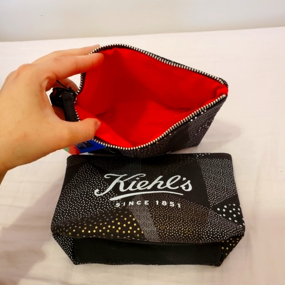 ⬇️ ❤ Kiehl's Makeup Bag Bundle - Picture 3 of 3